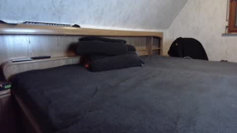 nixan85 online show from February 2025 10:06:02 PM