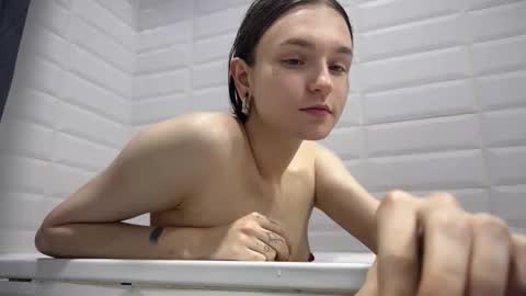 Tears Lora online show from October 2025 03:09:02 PM