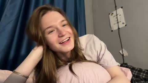 Snapshot of nloraaa chatting on May 2026 04:25:02 PM Tears Lora online show from May 2026 04:25:02 PM
