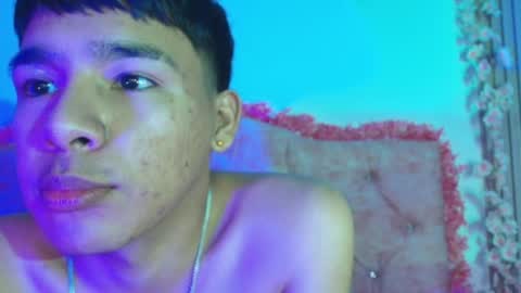 Snapshot of noa_hot69 chatting on May 2026 02:18:01 AM Noah online show from May 2026 02:18:01 AM