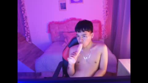 Snapshot of noa_hot69 chatting on May 2026 01:11:02 AM Noah online show from May 2026 01:11:02 AM