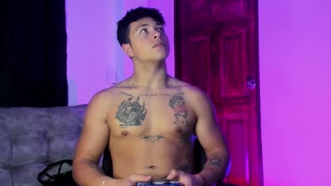 noah_223 online show from December 2025 11:21:01 PM