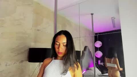 Zoe  online show from April 2026 06:19:01 AM