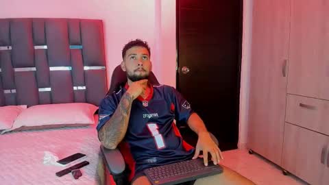 Snapshot of noah_corvelle chatting on November 2025 12:53:01 AM NOAH online show from November 2025 12:53:01 AM