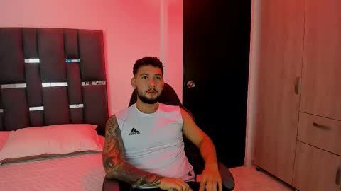 Snapshot of noah_corvelle chatting on November 2025 01:27:01 AM NOAH online show from November 2025 01:27:01 AM