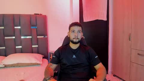 Snapshot of noah_corvelle chatting on November 2025 10:30:02 PM NOAH online show from November 2025 10:30:02 PM