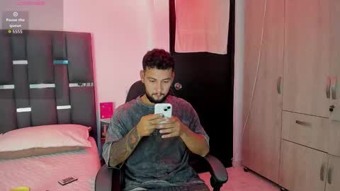 Snapshot of noah_corvelle chatting on November 2025 02:43:01 AM NOAH online show from November 2025 02:43:01 AM