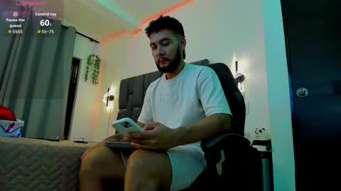 Snapshot of noah_corvelle chatting on December 2025 01:54:01 AM NOAH online show from December 2025 01:54:01 AM