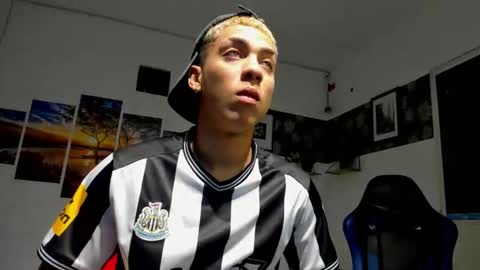 noah_flynn1 online show from October 2025 06:17:01 AM