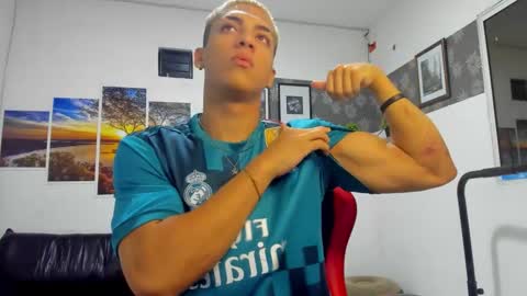 noah_flynn1 online show from November 2025 06:34:02 AM