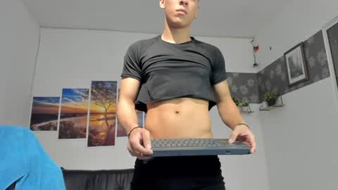 Snapshot of noah_flynn1 chatting on April 2026 08:20:02 AM noah_flynn1 online show from April 2026 08:20:02 AM