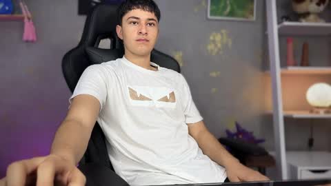 Snapshot of noah_magno chatting on April 2026 12:27:02 PM noah online show from April 2026 12:27:02 PM