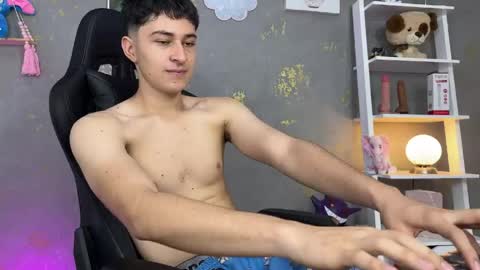 Snapshot of noah_magno chatting on April 2026 12:23:01 PM noah online show from April 2026 12:23:01 PM