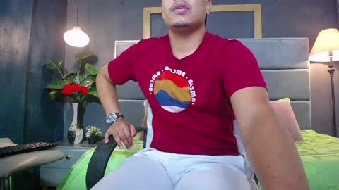 Snapshot of noah_oliver1 chatting on June 2026 01:45:01 AM NOAH online show from June 2026 01:45:01 AM