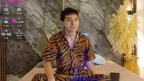 Snapshot of noahwalker__ chatting on June 2026 10:51:02 AM online show from June 2026 10:51:02 AM
