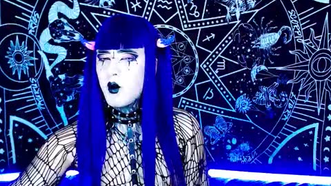 caroline online show from December 2025 12:40:01 AM