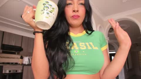  In instagram dayhannanoemi online show from April 2026 02:10:02 PM