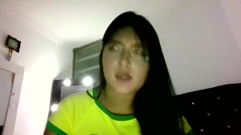 Snapshot of nohemi_18 chatting on June 2026 04:43:02 AM Nohemi online show from June 2026 04:43:02 AM