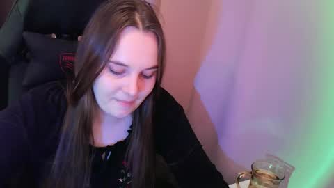 noir_ember_ online show from November 2025 02:49:02 PM