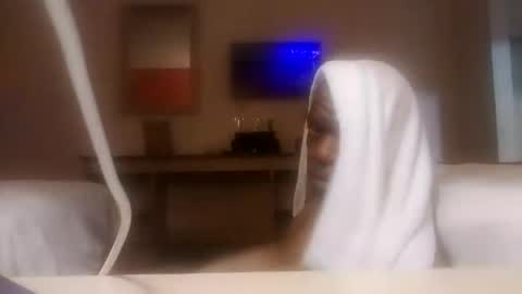 nomnom1970 online show from October 2025 10:57:02 AM