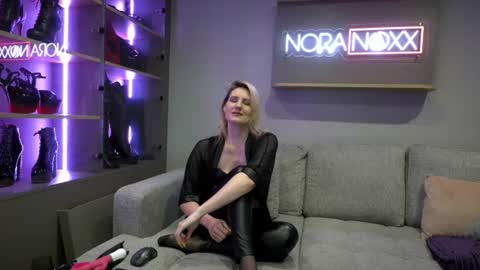 Snapshot of nora_noxx chatting on June 2026 08:22:02 PM NoraNoxx online show from June 2026 08:22:02 PM