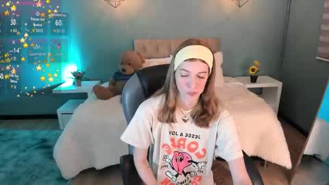 Nora online show from October 2025 07:56:01 PM