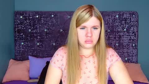 Nora online show from November 2025 01:04:02 AM