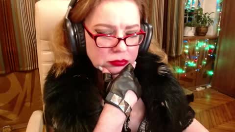 miss Tress online show from December 2025 10:36:01 PM