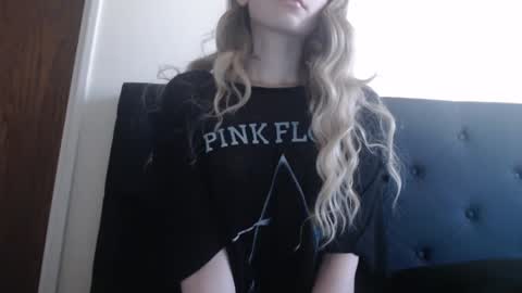 Snapshot of novafrey chatting on March 2025 04:39:02 PM Olivia online show from March 2025 04:39:02 PM