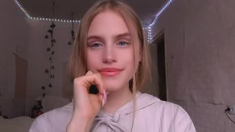 Mia Blake online show from April 2026 12:09:02 PM