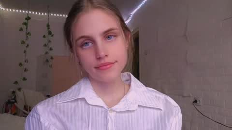 Mia Blake online show from April 2026 12:10:01 PM