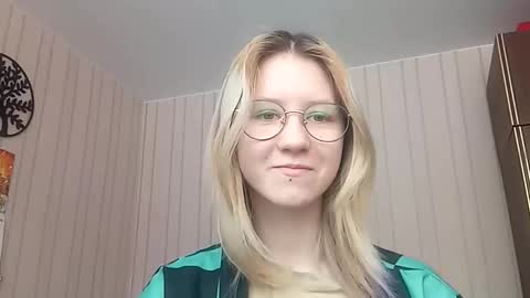 Sari  It is my first day  online show from February 2026 07:12:02 AM