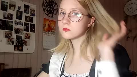 Sari  It is my first day  online show from February 2026 02:36:01 PM