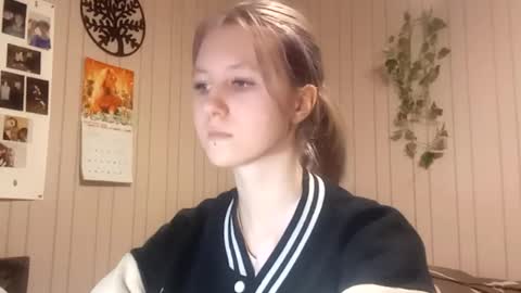 Sari  It is my first day  online show from March 2026 03:19:02 PM