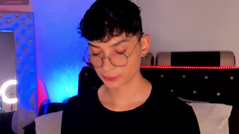   online show from November 2025 03:32:02 PM