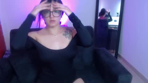 NyahMackenzie online show from November 2025 06:28:02 PM