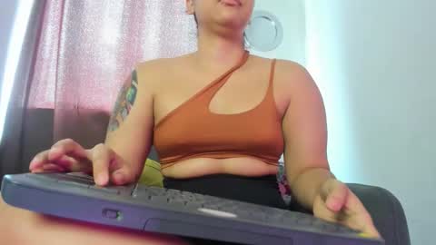 Snapshot of nyalgasai1 chatting on February 2026 06:06:01 PM Nia online show from February 2026 06:06:01 PM