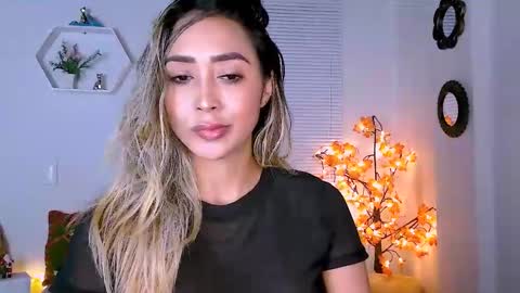 Snapshot of nycole_1988 chatting on December 2024 01:37:01 AM Nycole online show from December 2024 01:37:01 AM