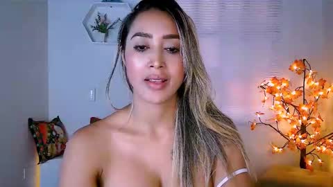 Snapshot of nycole_1988 chatting on December 2024 11:12:02 PM Nycole online show from December 2024 11:12:02 PM