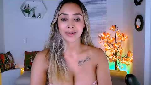 Snapshot of nycole_1988 chatting on December 2024 05:40:02 AM Nycole online show from December 2024 05:40:02 AM