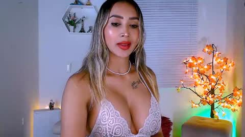 Snapshot of nycole_1988 chatting on December 2024 02:09:01 AM Nycole online show from December 2024 02:09:01 AM
