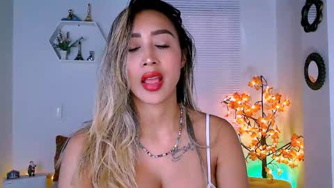 Snapshot of nycole_1988 chatting on December 2024 10:12:01 PM Nycole online show from December 2024 10:12:01 PM
