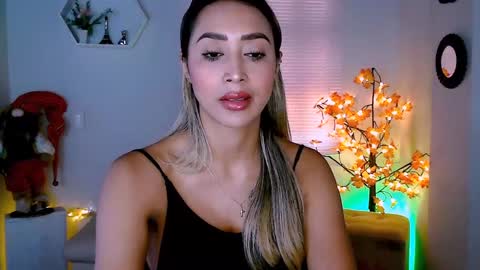 Snapshot of nycole_1988 chatting on January 2025 08:50:01 PM Nycole online show from January 2025 08:50:01 PM