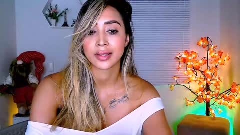 Snapshot of nycole_1988 chatting on January 2025 11:52:02 PM Nycole online show from January 2025 11:52:02 PM