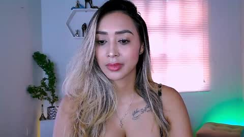 Snapshot of nycole_1988 chatting on January 2025 05:33:02 PM Nycole online show from January 2025 05:33:02 PM