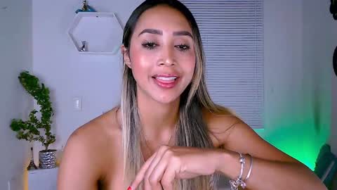 Snapshot of nycole_1988 chatting on January 2025 03:00:02 AM Nycole online show from January 2025 03:00:02 AM
