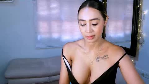 Snapshot of nycole_1988 chatting on September 2025 05:02:01 PM Nycole online show from September 2025 05:02:01 PM