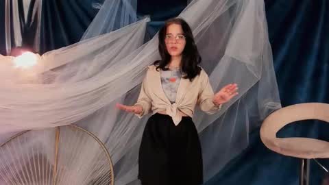 Mia online show from January 2026 07:11:02 AM