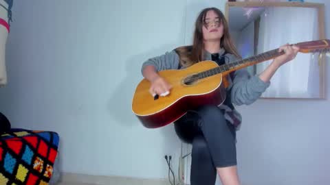 Laura nyu online show from November 2025 09:04:02 PM