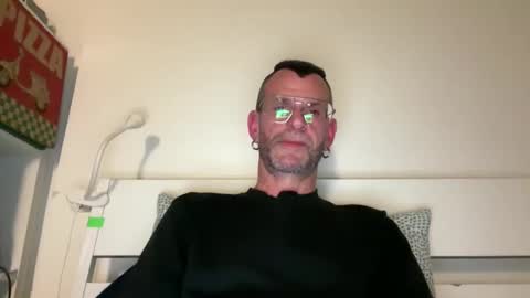 Snapshot of o_johnny_deep_o chatting on May 2026 07:41:02 PM Jonathan Deep online show from May 2026 07:41:02 PM